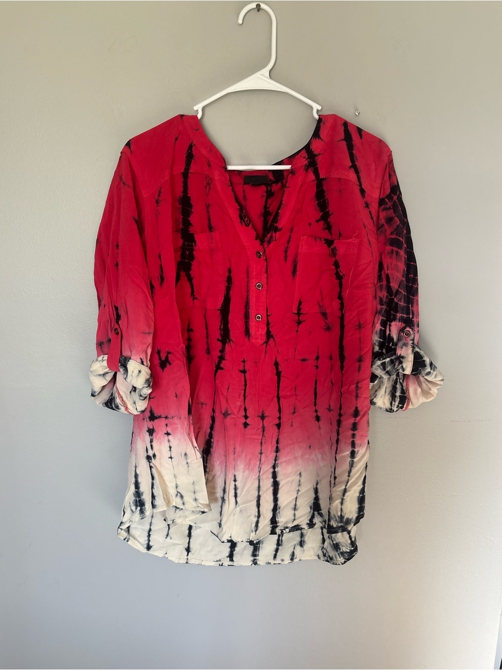 Torrid Harper 2 Red, Black and Cream Tie-Dye Henley Blouse